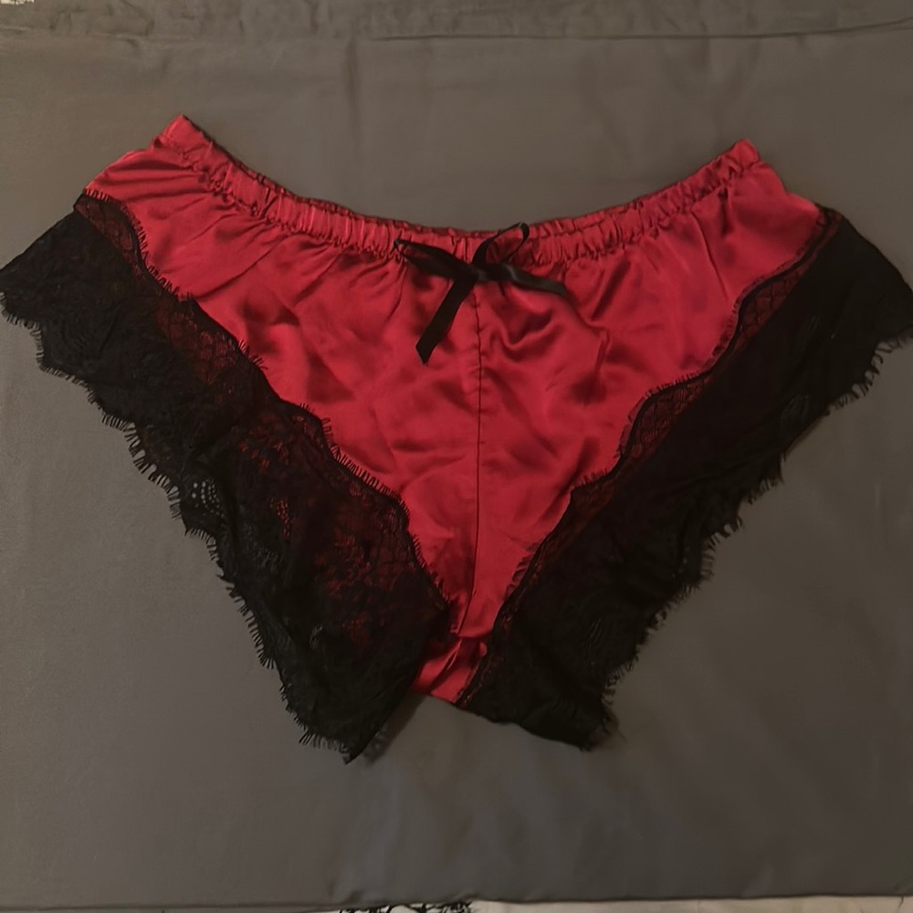 Women’s Short Shorts with Lace Lining